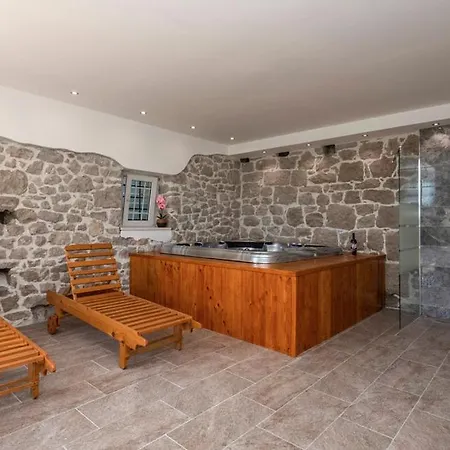 Villa Lavandis With Jacuzzi And 50m2 Pool
