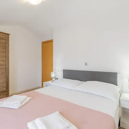 Villa Lavandis With Jacuzzi And 50m2 Pool Donji Vinjani