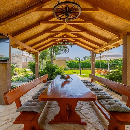 Lavandis With Jacuzzi And 50m2 Pool Donji Vinjani