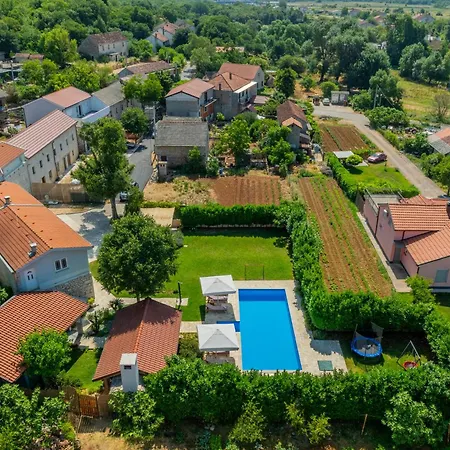 Villa Lavandis With Jacuzzi And 50m2 Pool Donji Vinjani