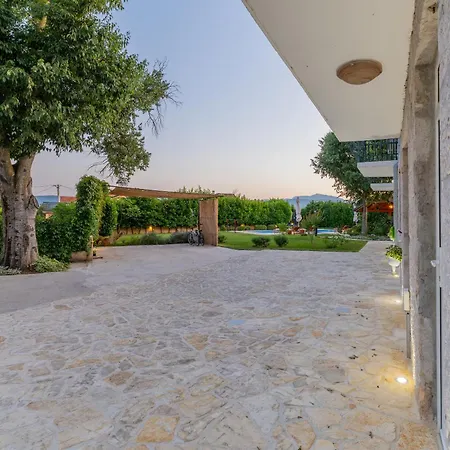 Lavandis With Jacuzzi And 50m2 Pool
