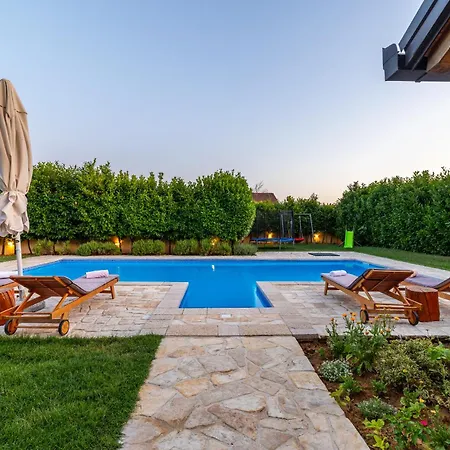 Lavandis With Jacuzzi And 50m2 Pool Villa